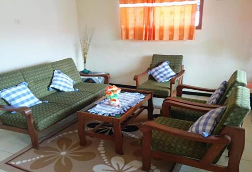 酒店 Oyo 90252 Villa Dini & Homestay Batu