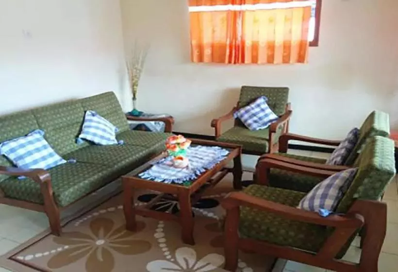 Hotelli Oyo 90252 Villa Dini & Homestay Batu