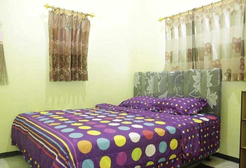 酒店 Oyo 90252 Villa Dini & Homestay Batu