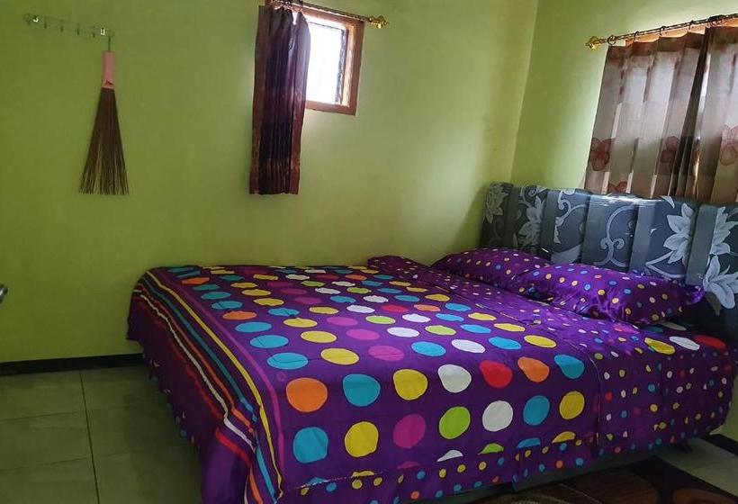 酒店 Oyo 90252 Villa Dini & Homestay Batu