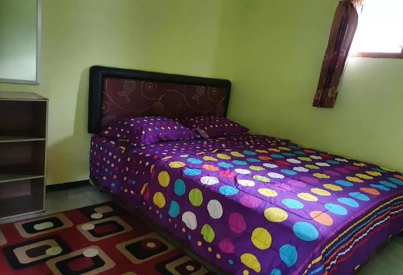 Hotelli Oyo 90252 Villa Dini & Homestay Batu