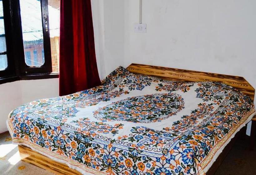 פנסיון Snow Peak Guest House