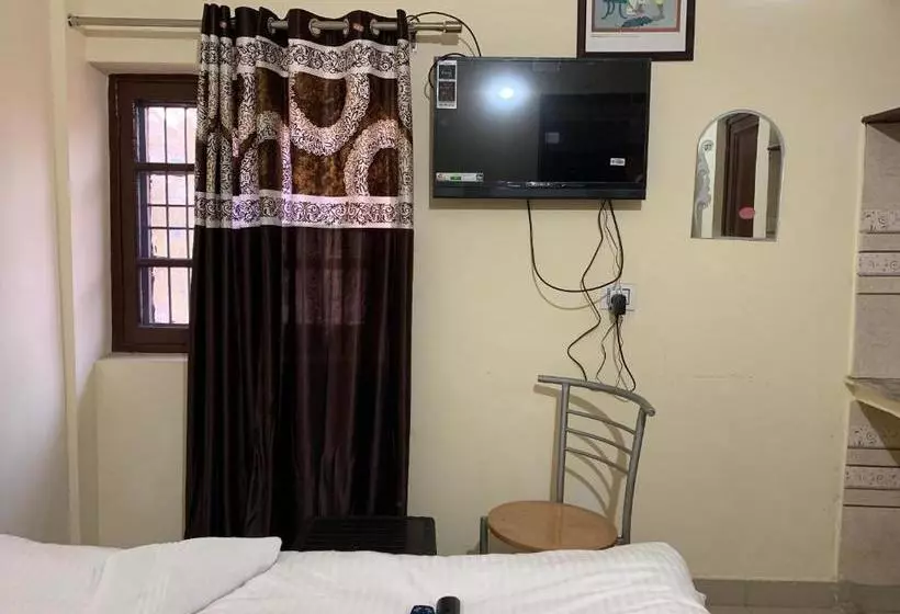 Hotelli Baddi Guest House