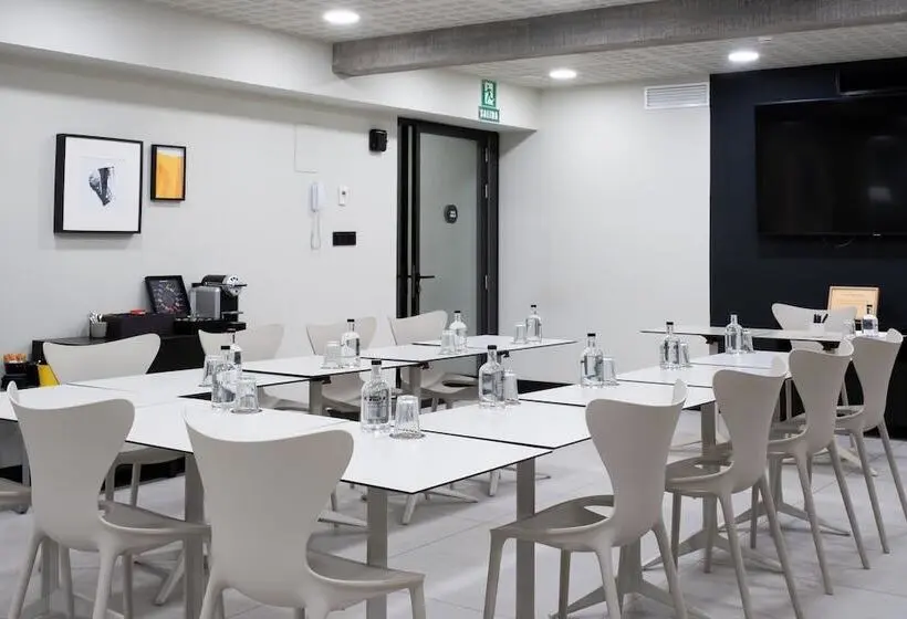هتل voco Bilbao - City by IHG