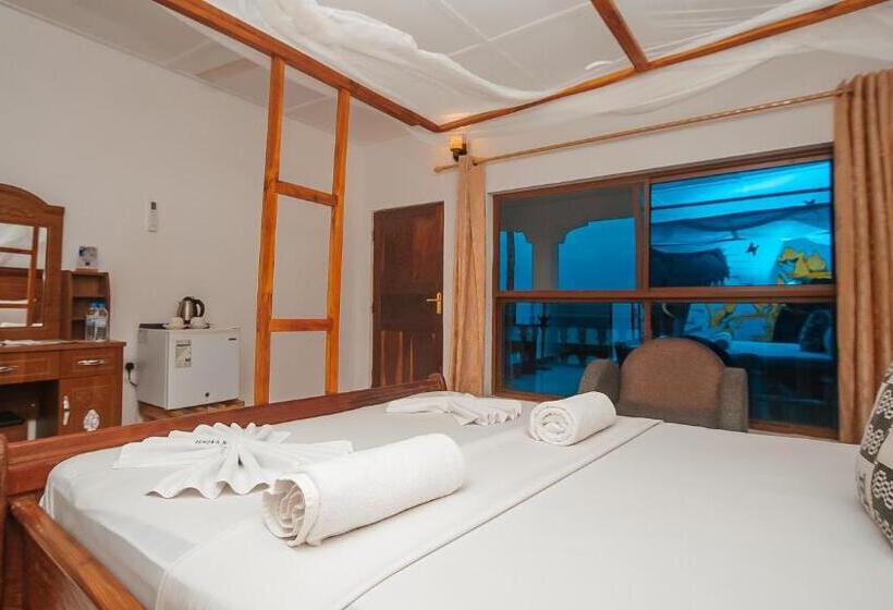 בית מלון כפרי Zenobia Beach Resort