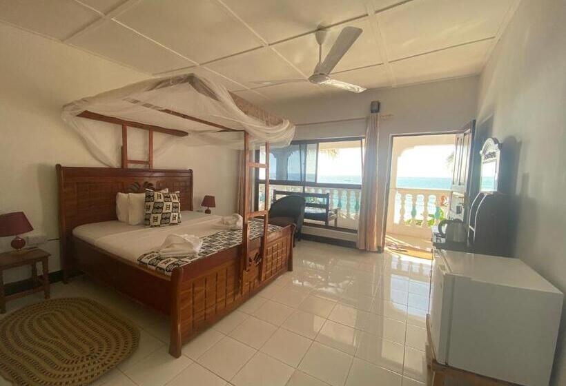 בית מלון כפרי Zenobia Beach Resort