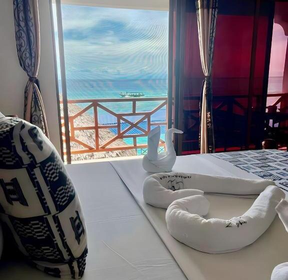 בית מלון כפרי Zenobia Beach Resort