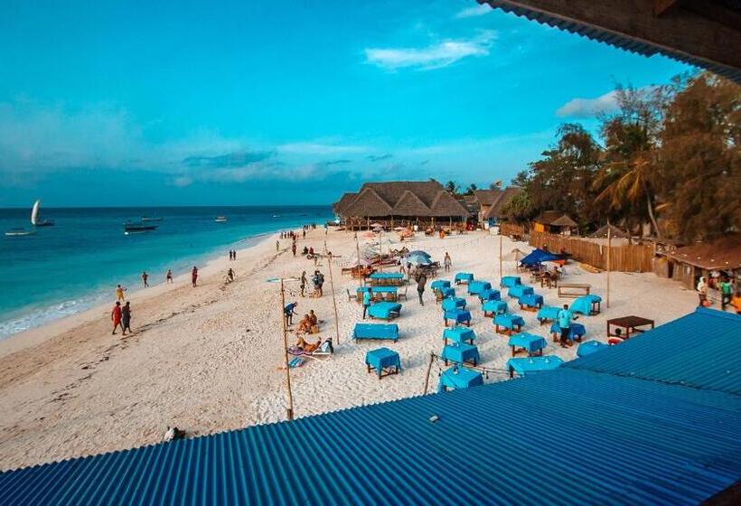 בית מלון כפרי Zenobia Beach Resort