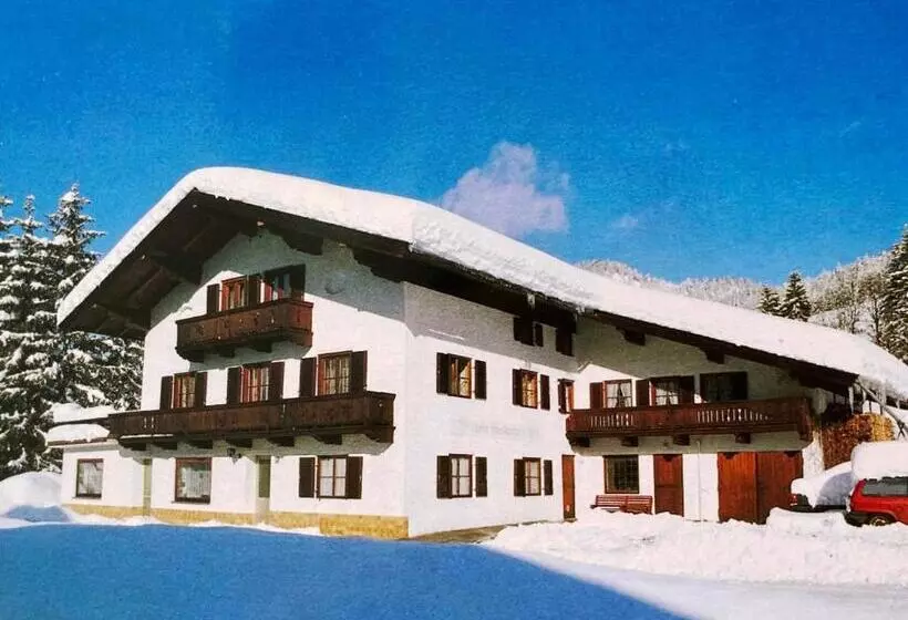 ペンション Gästehaus Häuslweber