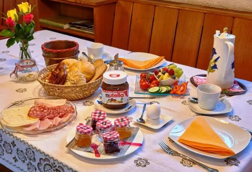 ペンション Gästehaus Häuslweber