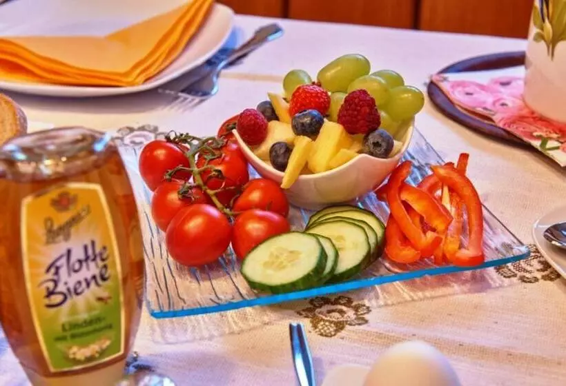 ペンション Gästehaus Häuslweber