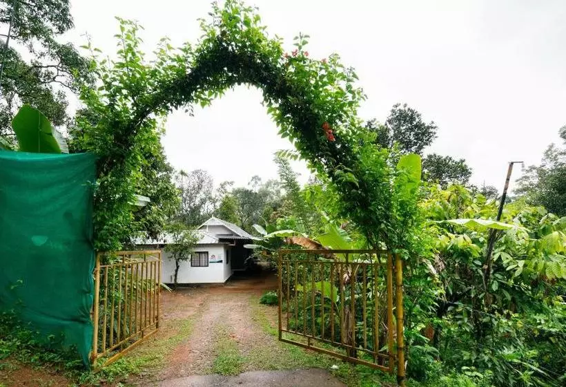 ペンション Oyo 77945 Soorya Village