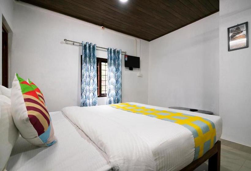 ペンション Oyo 77945 Soorya Village