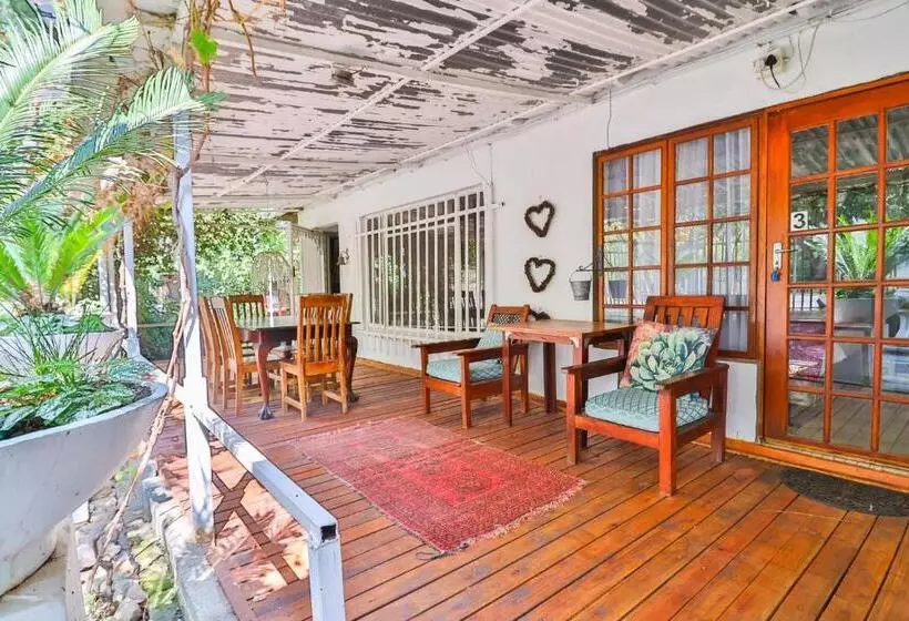 Majatalo Snooze A Lot Guesthouse