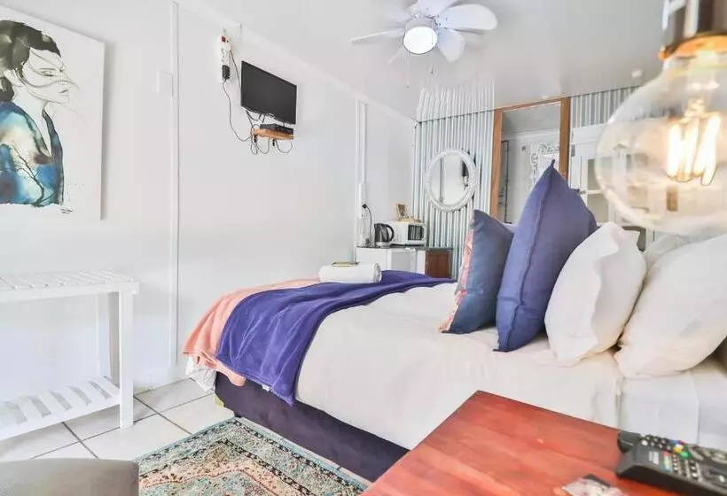 Majatalo Snooze A Lot Guesthouse