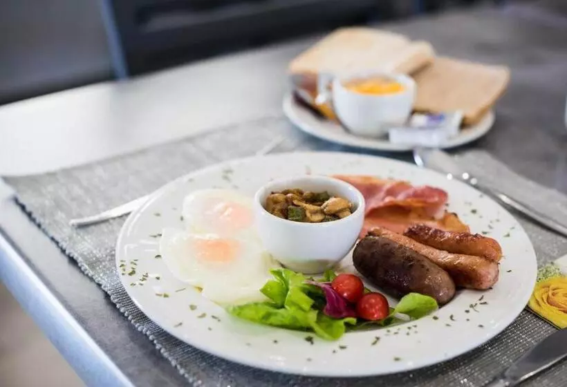 Majatalo Snooze A Lot Guesthouse