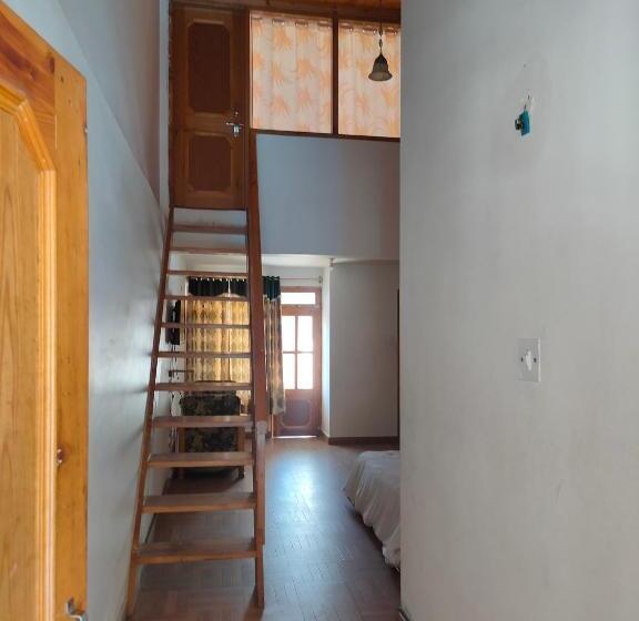 בית מלון כפרי Bhrigu