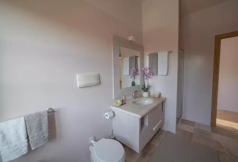 هتل Borgo Smeraldo