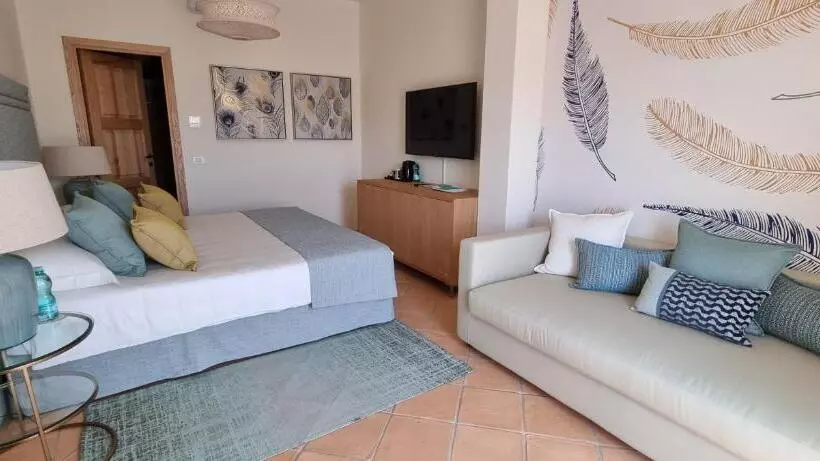 هتل Borgo Smeraldo