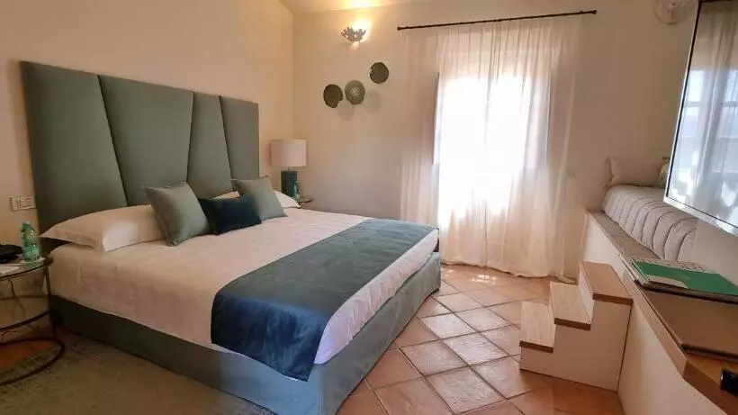 هتل Borgo Smeraldo