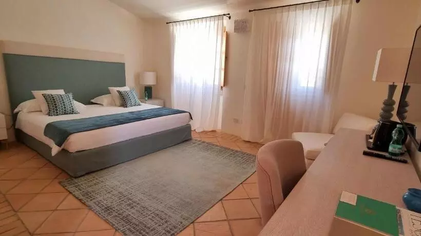 هتل Borgo Smeraldo