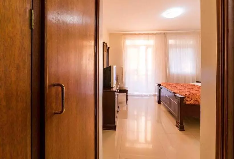 پانسیون Trendy Deluxe Double Rooms In Masaka   2