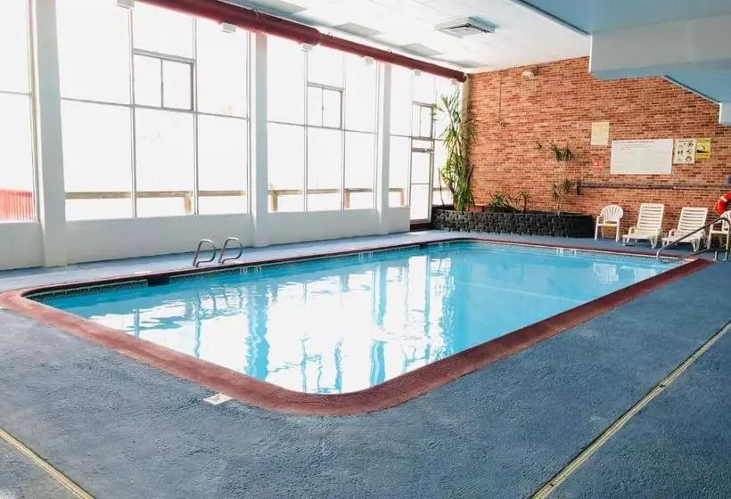 هتل Amerihost Inn & Suites