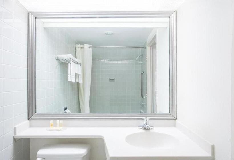 Отель Amerihost Inn & Suites