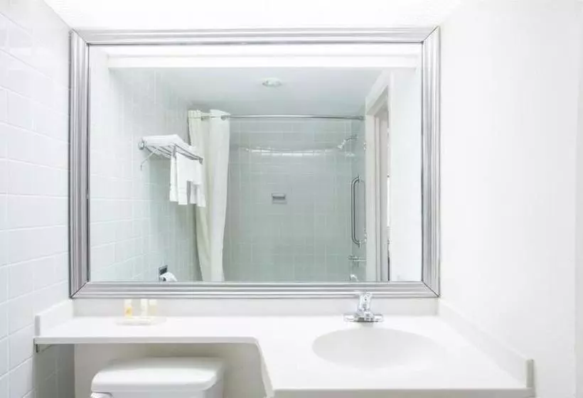 هتل Amerihost Inn & Suites