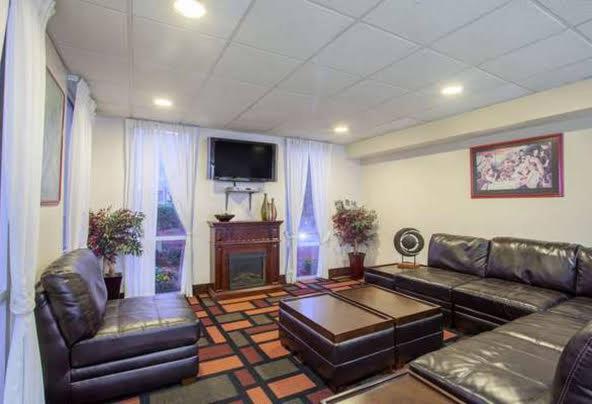 Отель Amerihost Inn & Suites