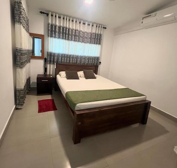 Hotel Delmond Lake Anuradhapura