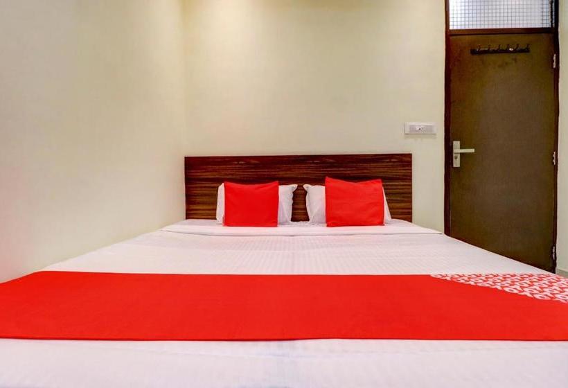 בית מלון כפרי Oyo 77562  Kabir