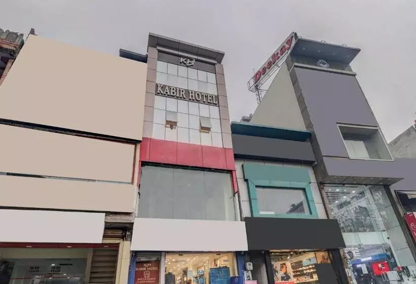 ホテル Oyo 77562  Kabir