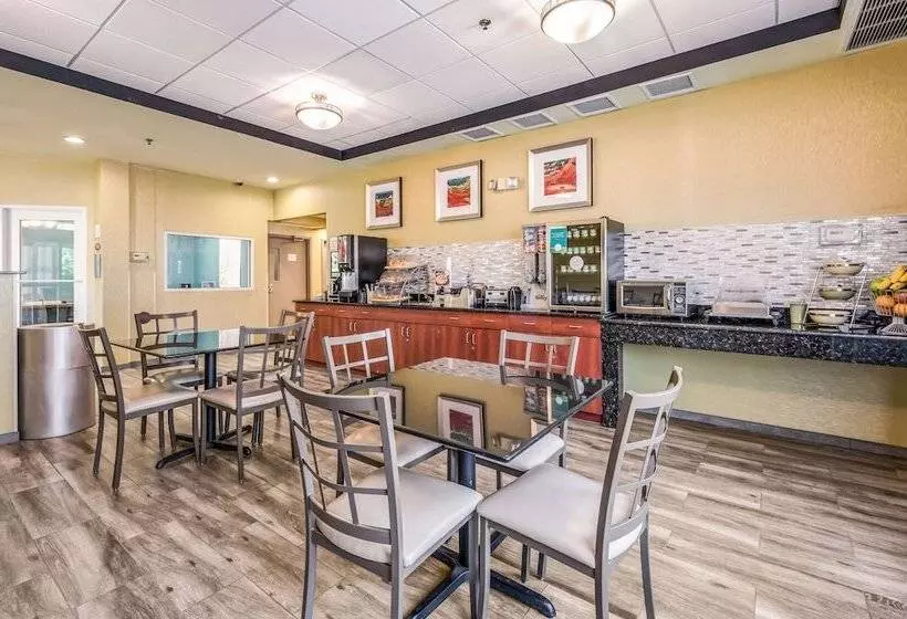 Hotelli Rodeway Inn Poughkeepsie