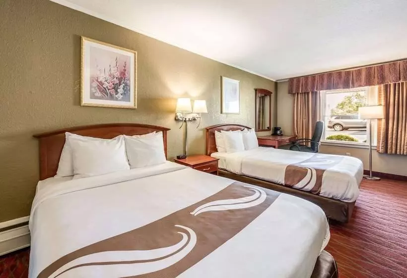 Hotelli Rodeway Inn Poughkeepsie