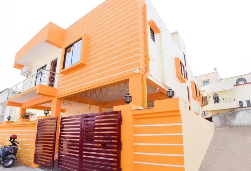 Pensió Oyo 77663 Shining Crystal Near Airport