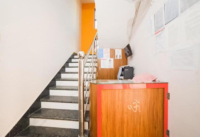 Pensió Oyo 77663 Shining Crystal Near Airport