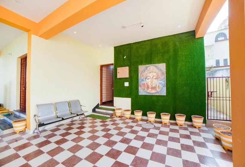 Pensió Oyo 77663 Shining Crystal Near Airport