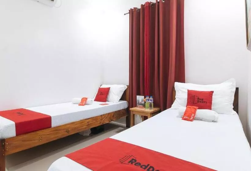 Reddoorz Plus @ Jollydays Hotel Nueva Ecija