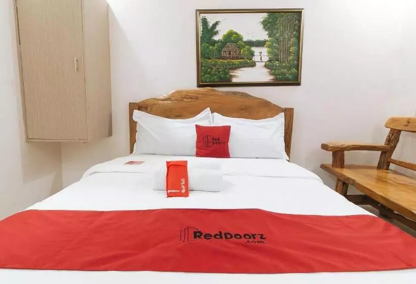 Reddoorz Plus @ Jollydays Hotel Nueva Ecija