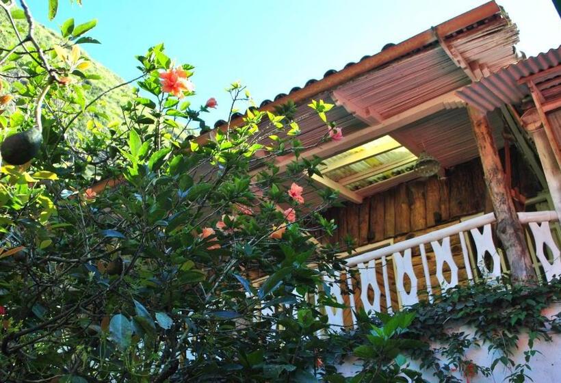 צימר Pacheco Farmhouse Intag Valley