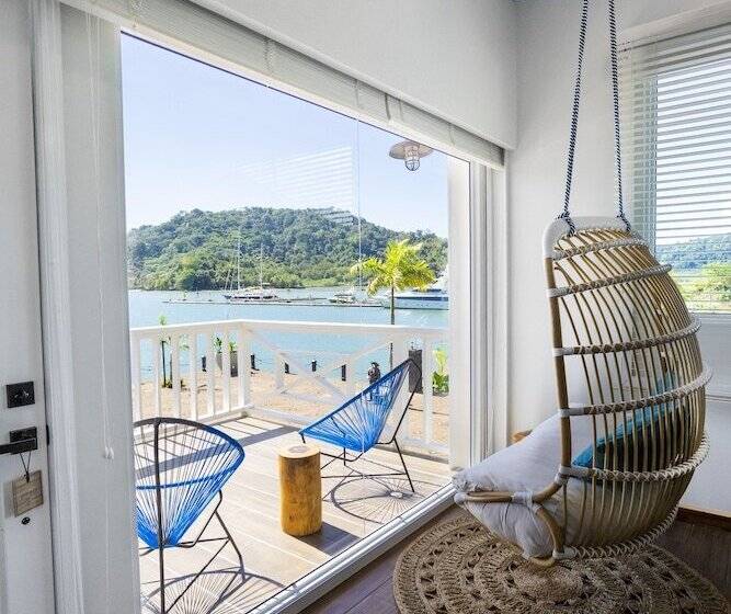 هتل Amaka Ocean Living Lodge