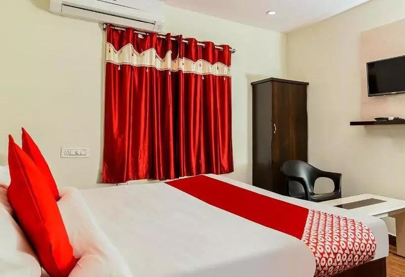 ホテル Oyo 39904 Swarna Palace