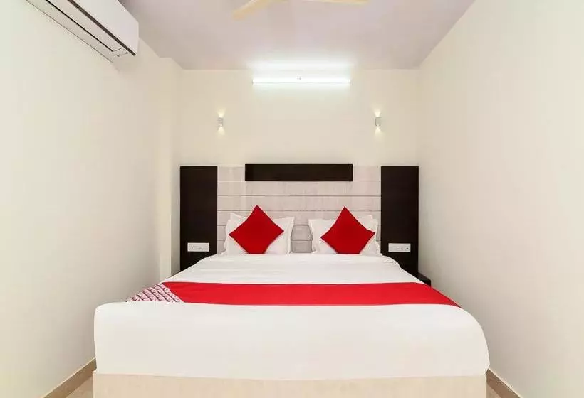 ホテル Oyo 39904 Swarna Palace