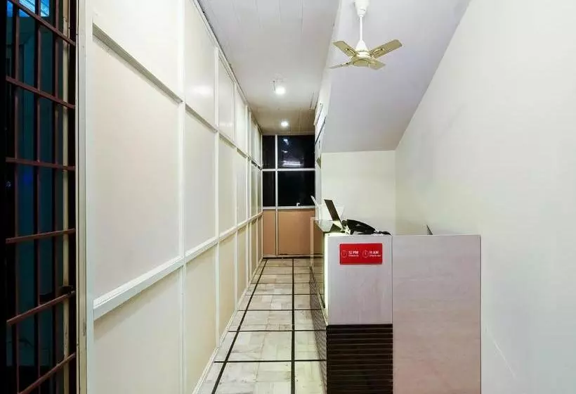 ホテル Oyo 39904 Swarna Palace