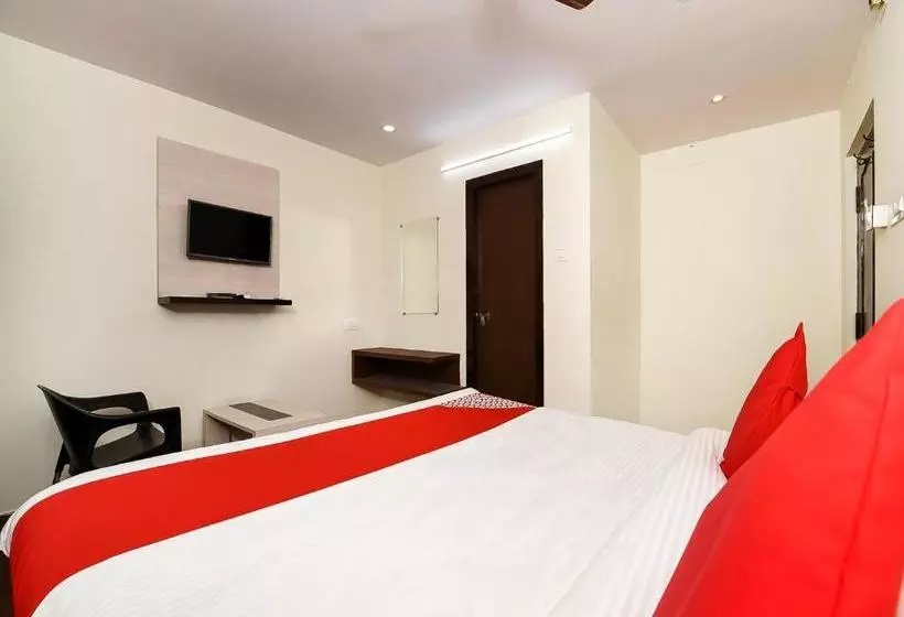 ホテル Oyo 39904 Swarna Palace
