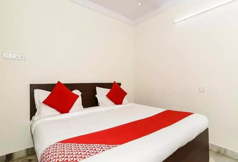 ホテル Oyo 39904 Swarna Palace