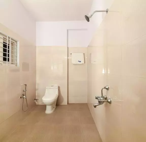 ホテル Oyo 39904 Swarna Palace