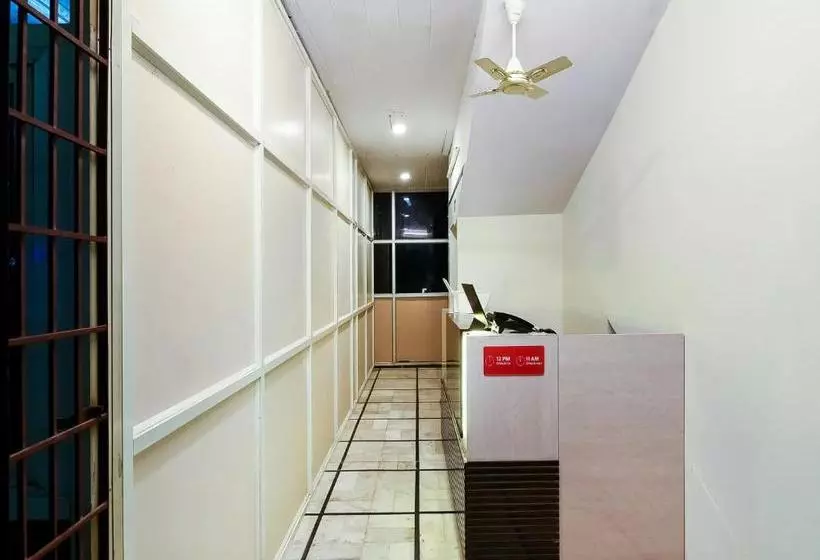 ホテル Oyo 39904 Swarna Palace