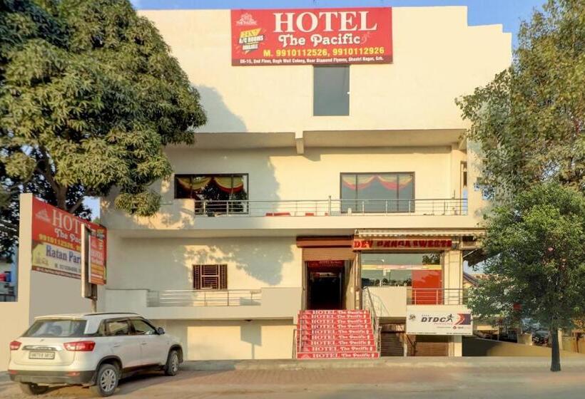 בית מלון כפרי Ratan The Pacific